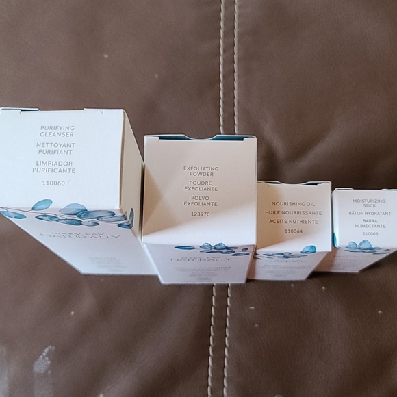 Mary Kay Naturally - Picture 2 of 3